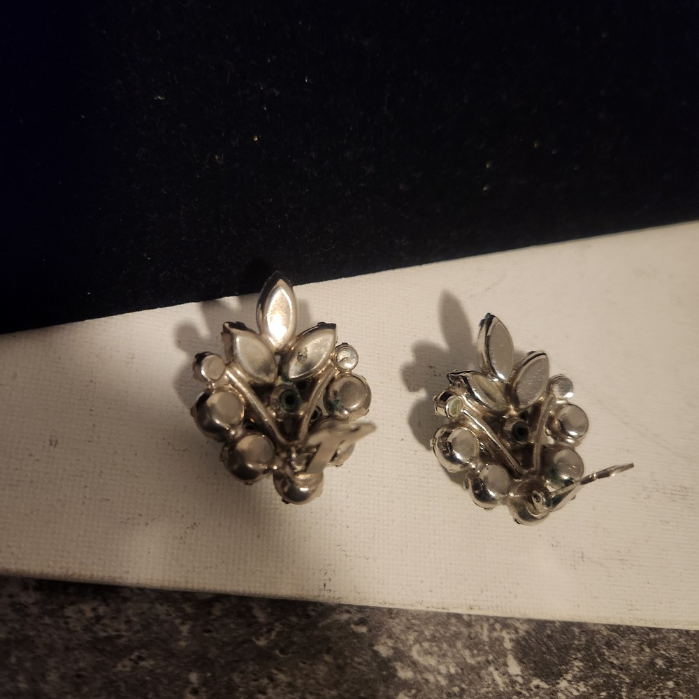 Vintage Aurora Borealis Blue Rhinestone Clip On Cluster Earrings Silver Tone - Picture 9 of 16